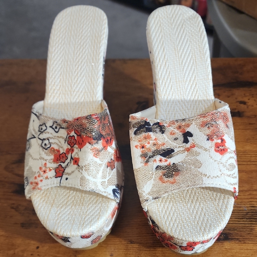 Red Printed Pattern Thick Side Water Proof Thick bottoms Wedge Sandles Vaction